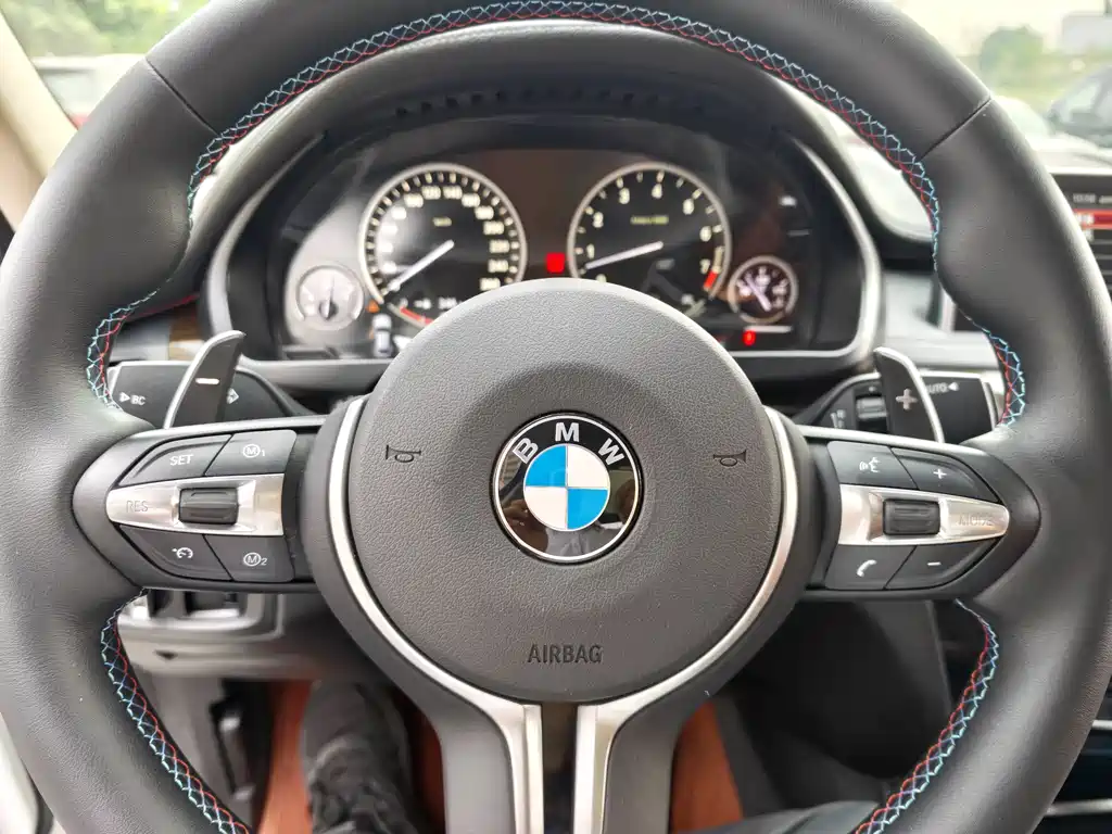 BMW X6 2015 — фото 11