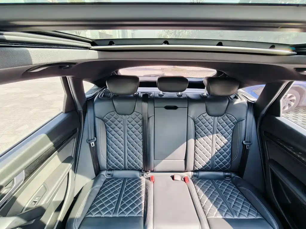 Audi Q5L Sportback 2022 — фото 17