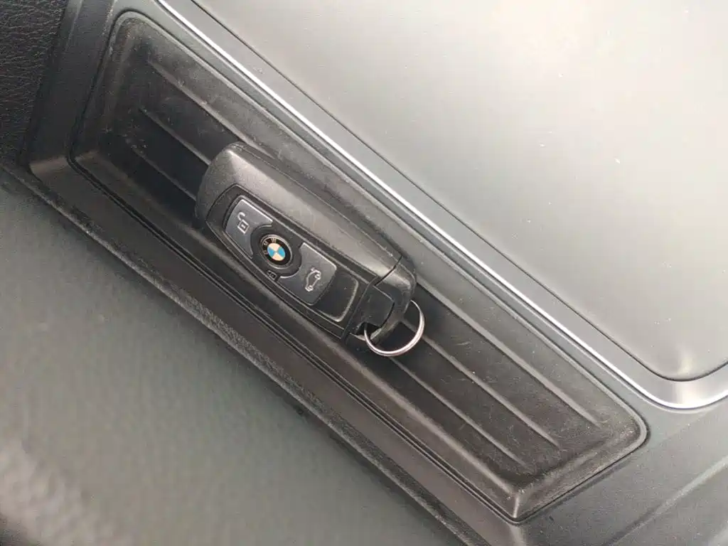 BMW 3 Series 2018 — фото 9