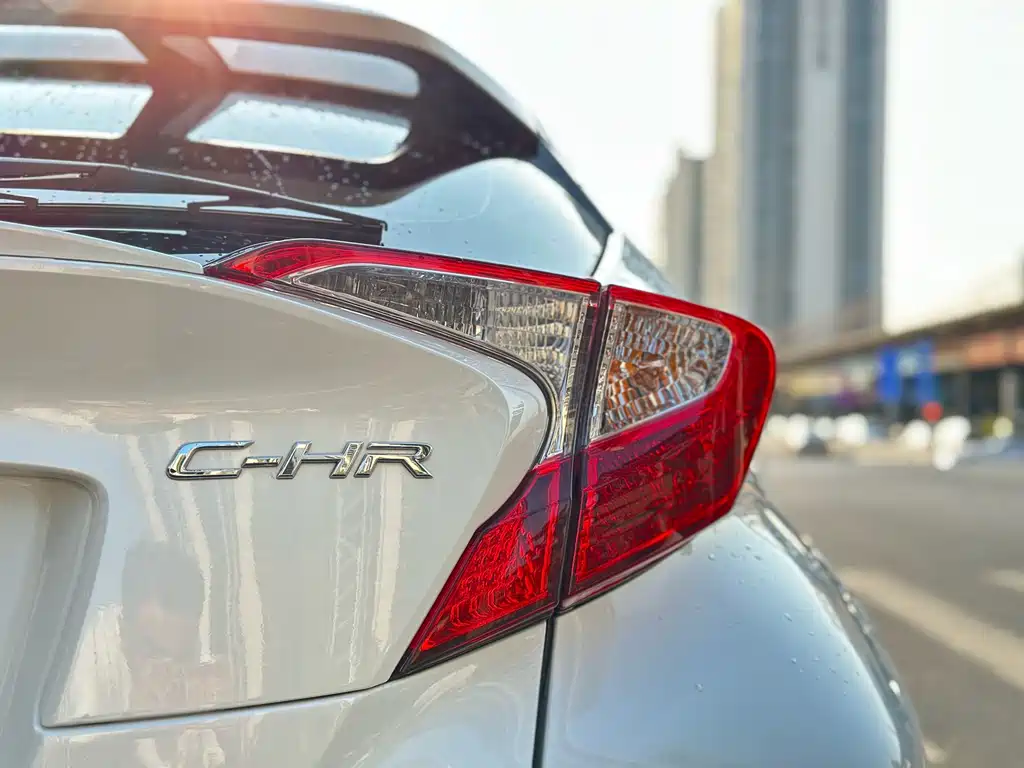 Toyota C-HR 2020 — фото 20