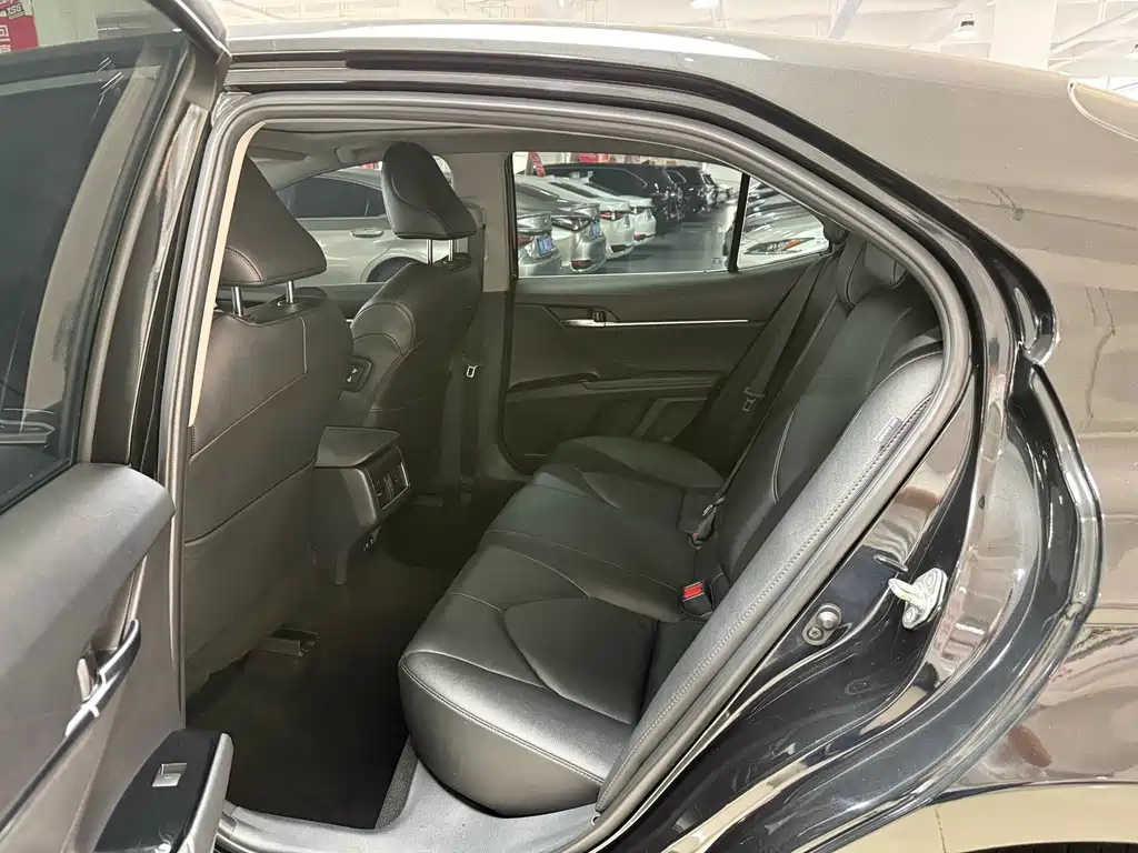 Toyota Camry 2022 — фото 10