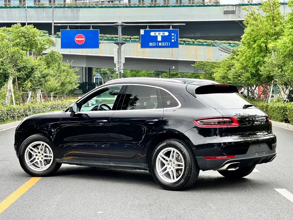 Porsche Macan 2017 — фото 10