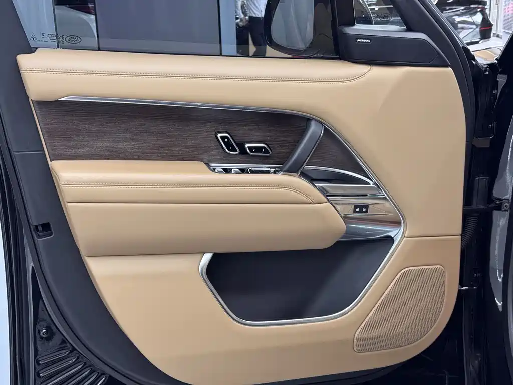Land Rover Range Rover 2023 — фото 13