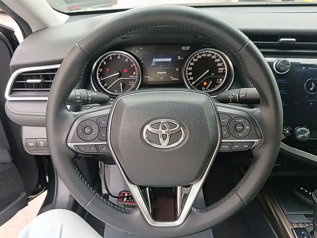 Toyota Camry 2019 — фото 11