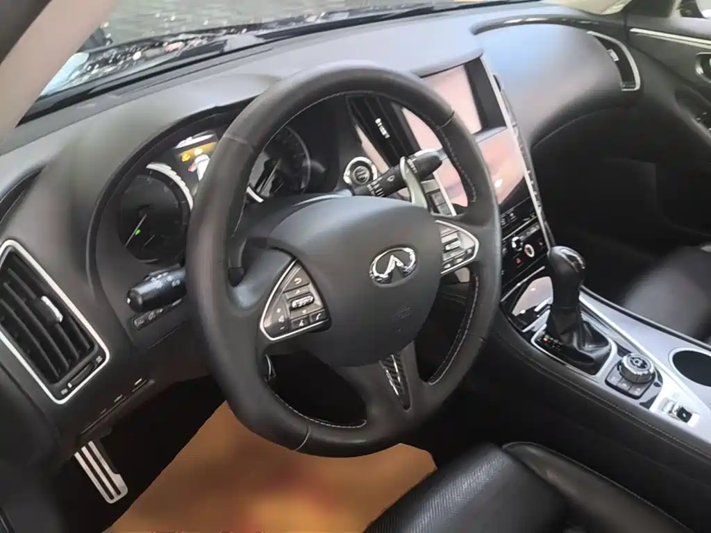 Infiniti Q50L 2017 — фото 11