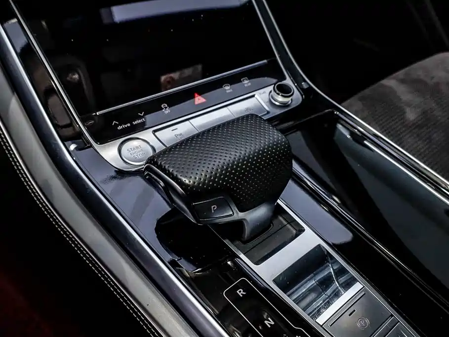 Audi Q8 2020 — фото 16