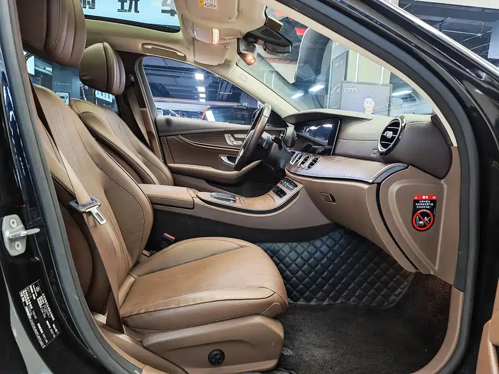Mercedes-Benz E-Class 2023 — фото 14