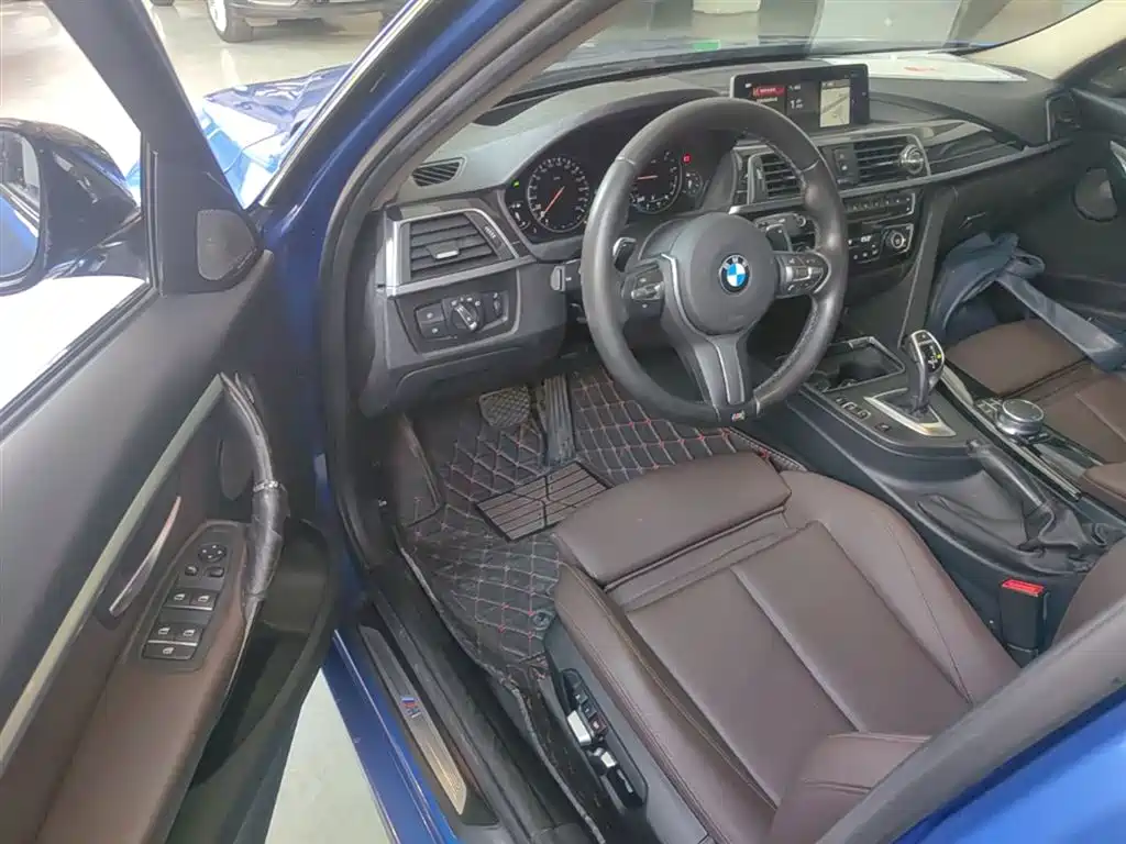 BMW 3 Series 2018 — фото 16
