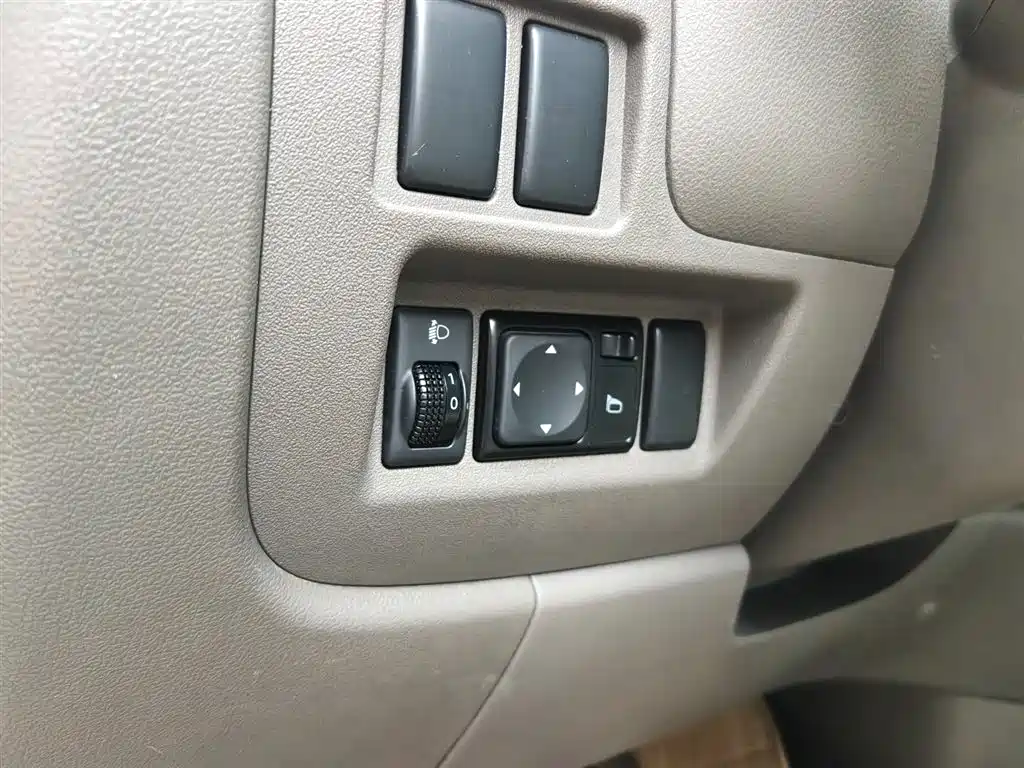 Nissan Sunny 2013 — фото 13