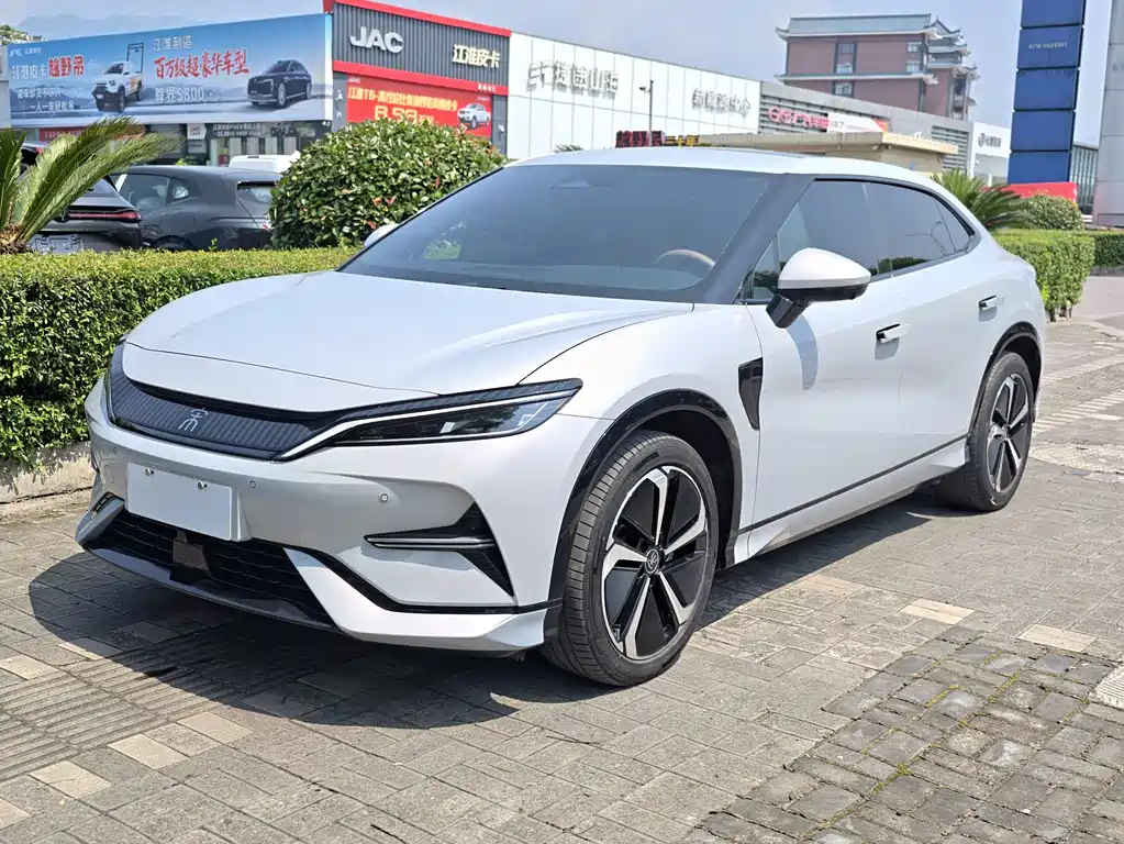 BYD L EV 2025
