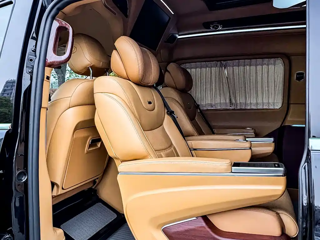 Mercedes-Benz V-Class 2022 — фото 19