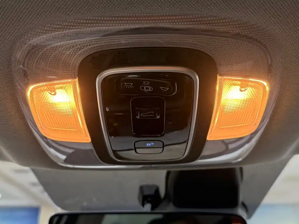 Hyundai Elantra 2023 — фото 21