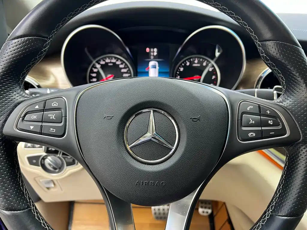 Mercedes-Benz V-Class 2023 — фото 20