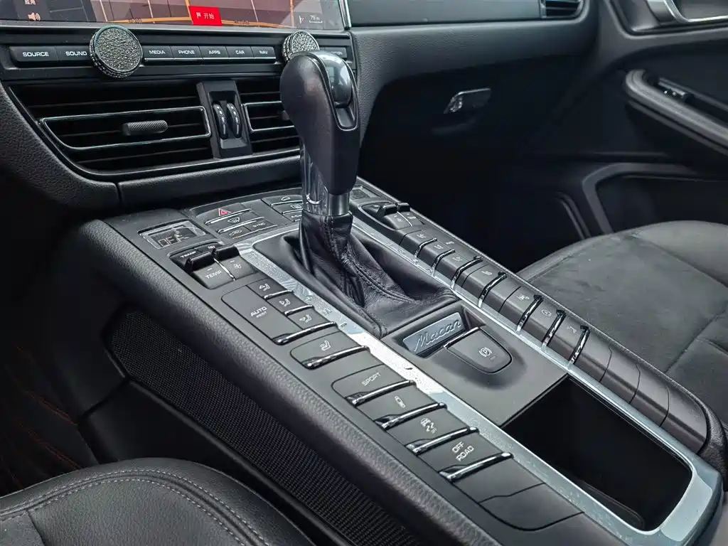 Porsche Macan 2019 — фото 12