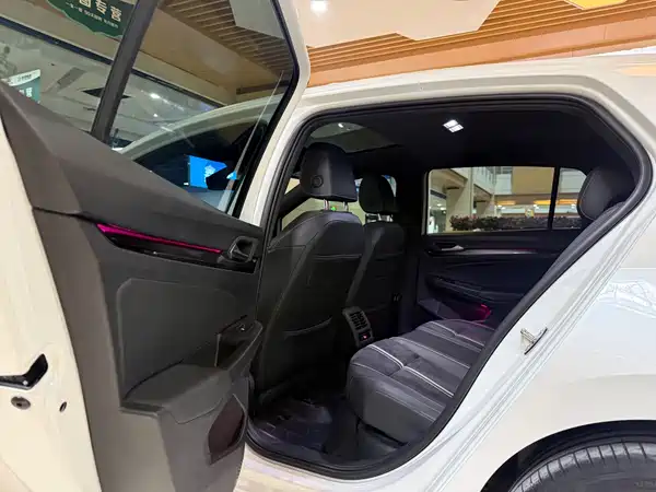 Volkswagen Golf 2023