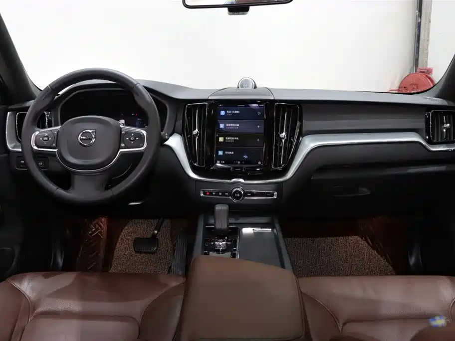 Volvo XC60 2022 — фото 12