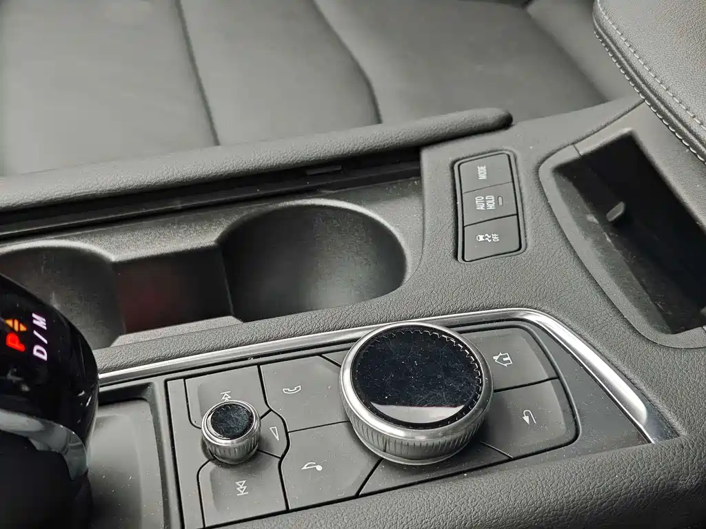 Cadillac XT6 2022 — фото 15