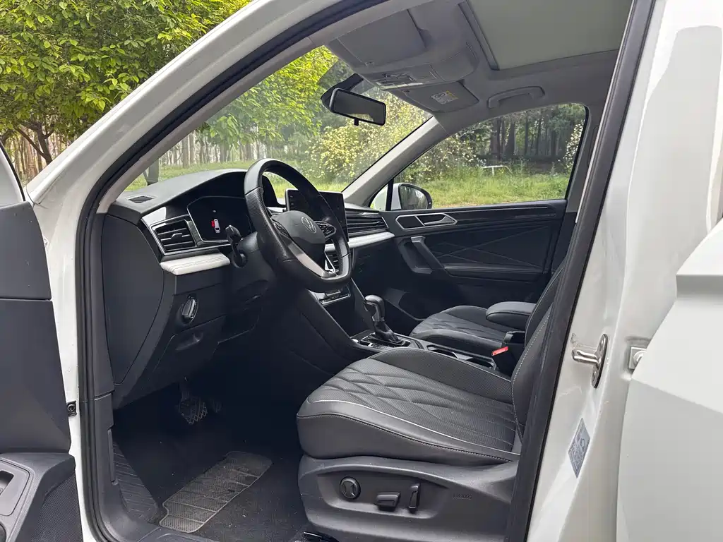 Volkswagen Tiguan L 2023 — фото 8