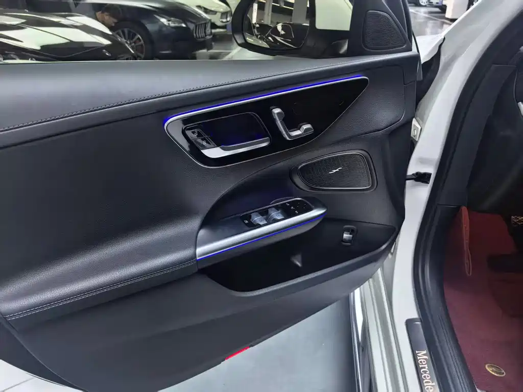 Mercedes-Benz C-Class 2023 — фото 7