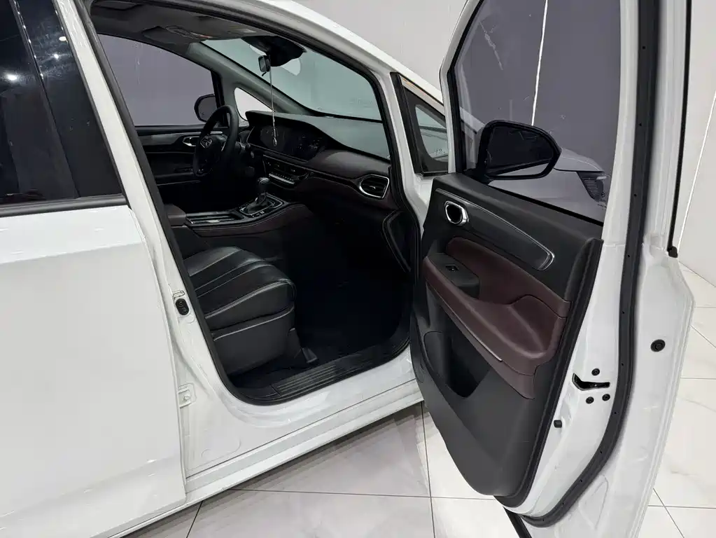 GAC Motor Trumpchi M6 2022 — фото 18