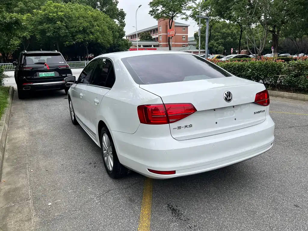 Volkswagen Sagitar 2015