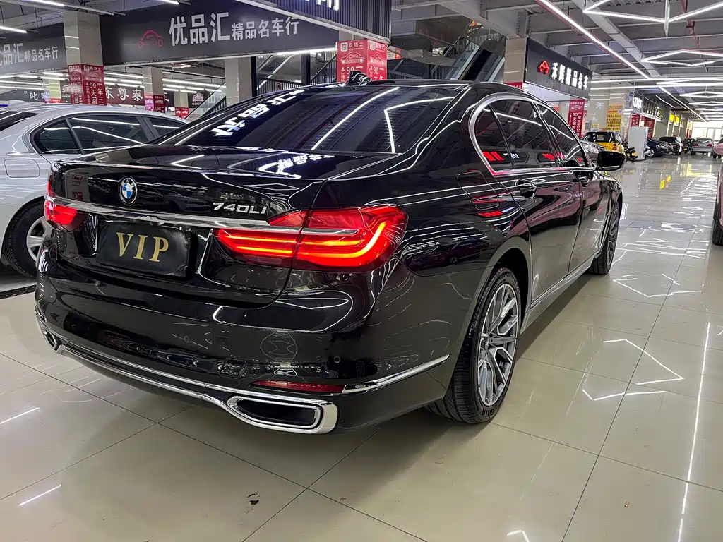 BMW 7 Series 2018 — фото 19