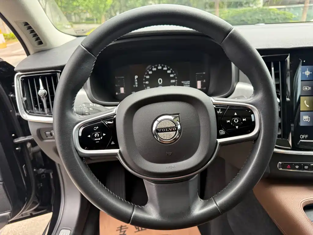 Volvo S90 2018 — фото 23