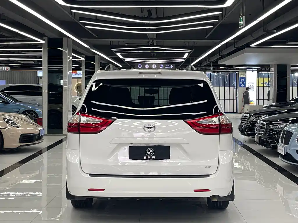 Toyota Sienna 2016 — фото 56