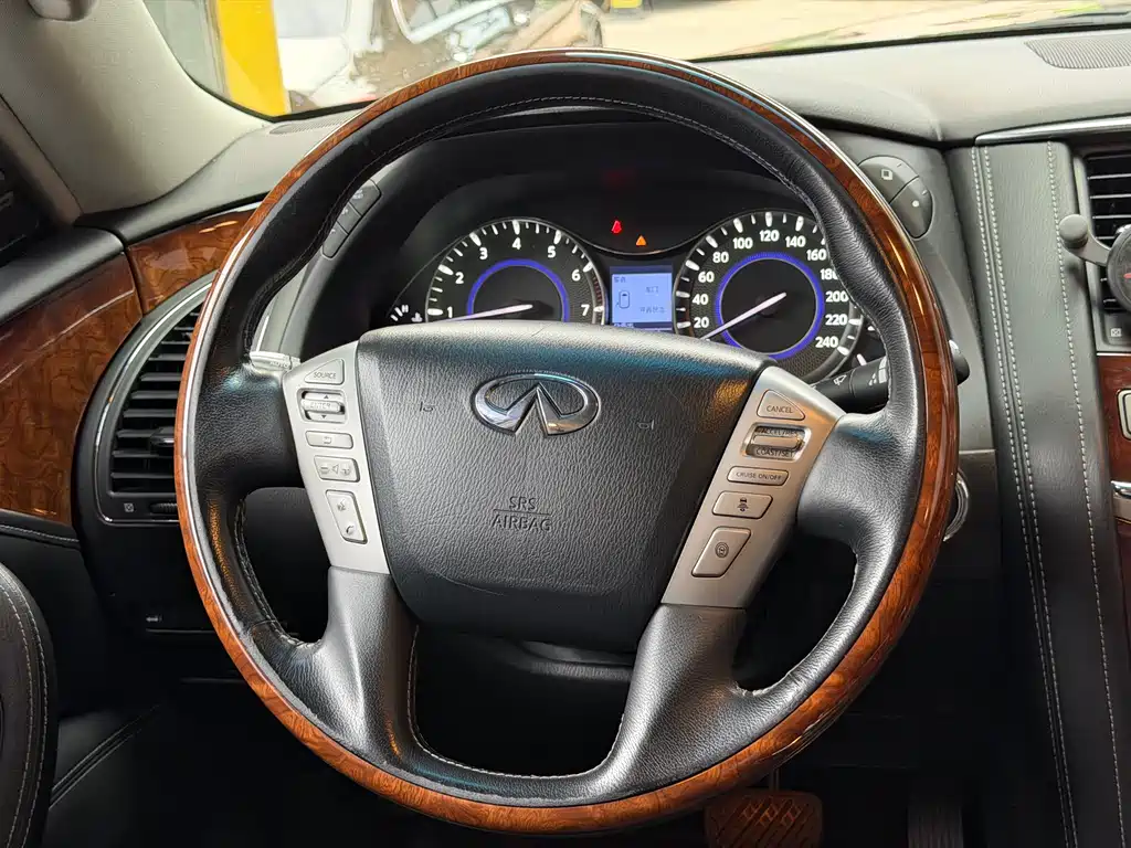 Infiniti QX80 2016 — фото 15