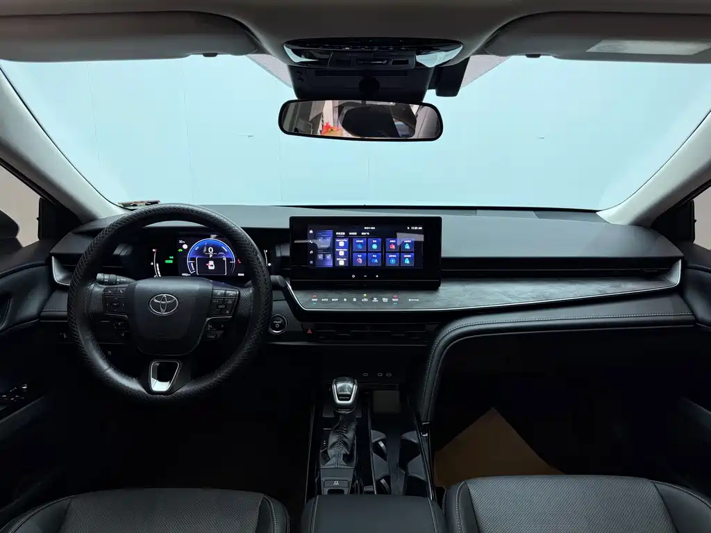 Toyota Camry 2025 — фото 15
