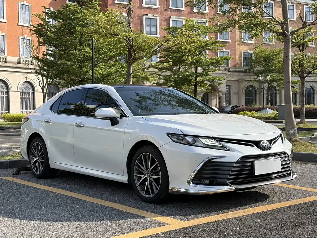 Toyota Camry 2021 — фото 3