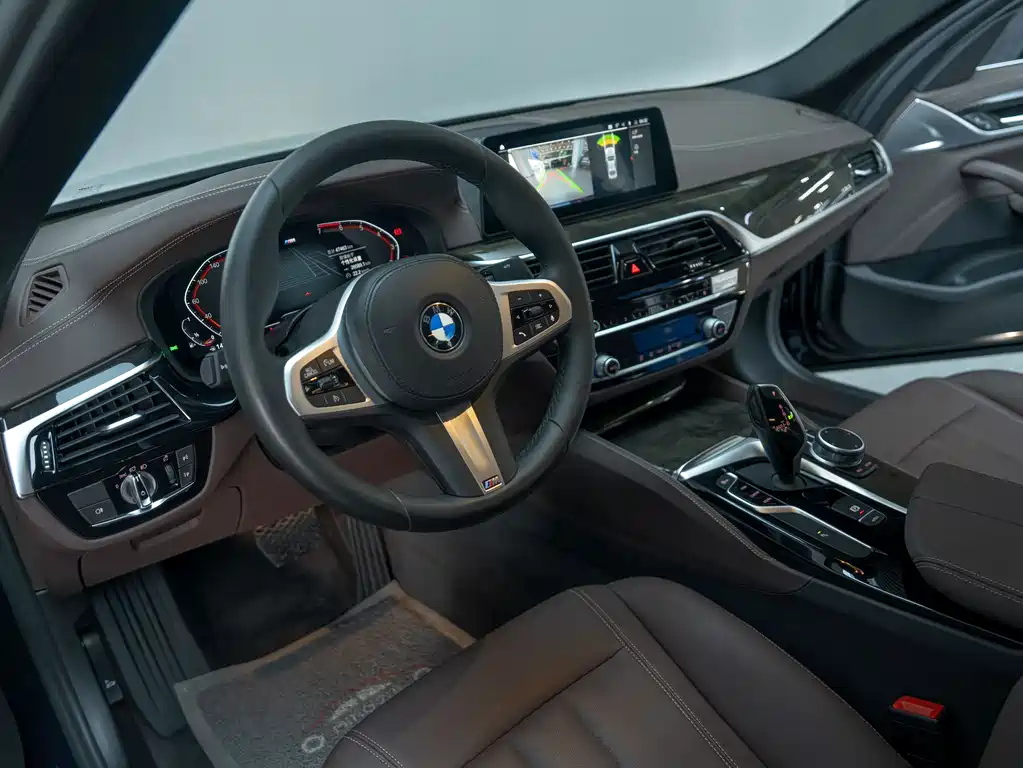 BMW 5 Series 2020 — фото 10