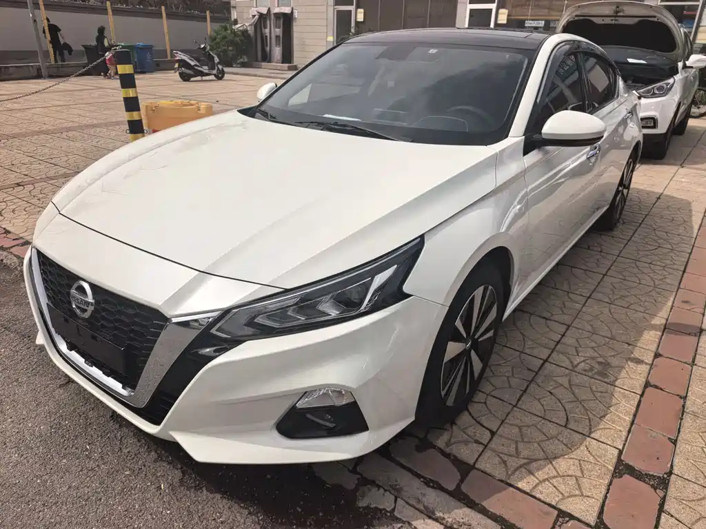 Nissan Teana 2022 — фото 1