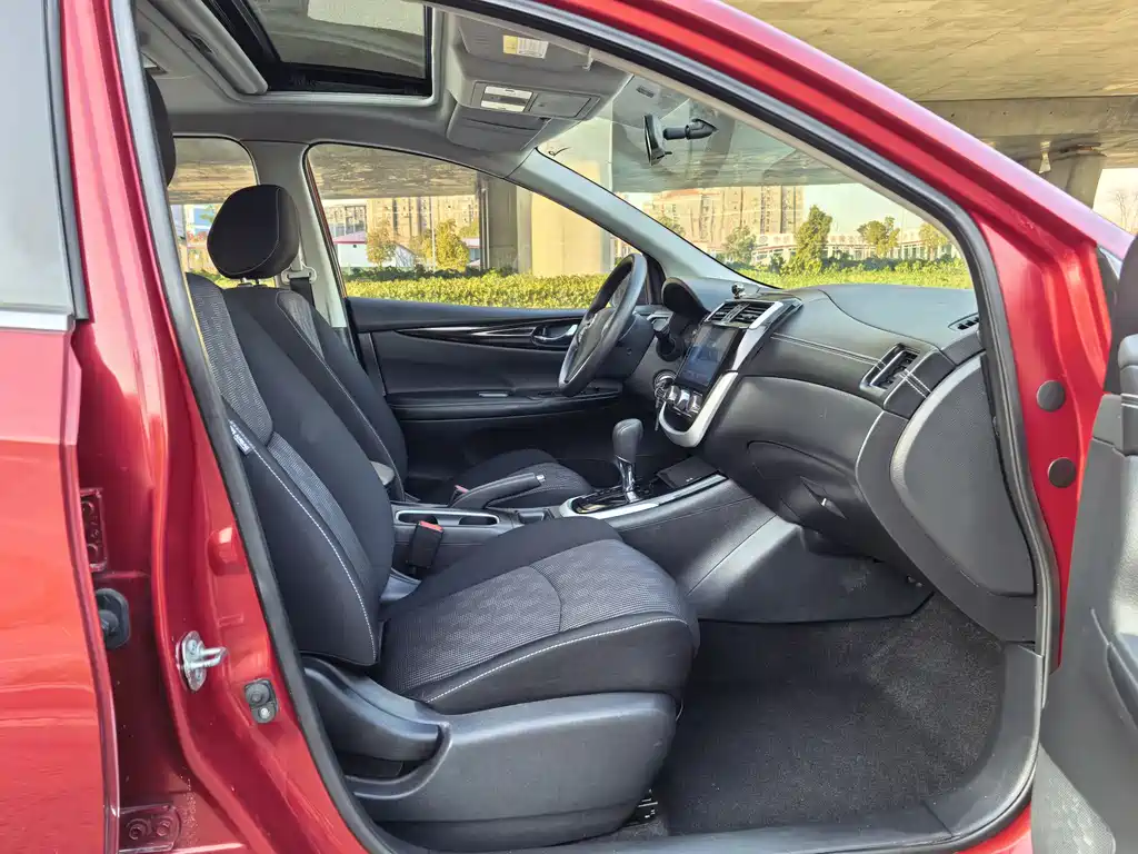 Nissan Tiida 2017 — фото 9