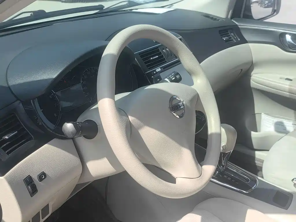 Nissan Tiida 2015 — фото 8