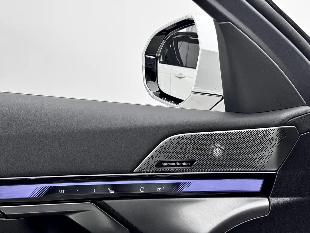 BMW i5 2025 — фото 17