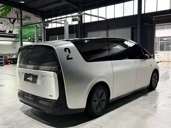 Li Auto MEGA 2025