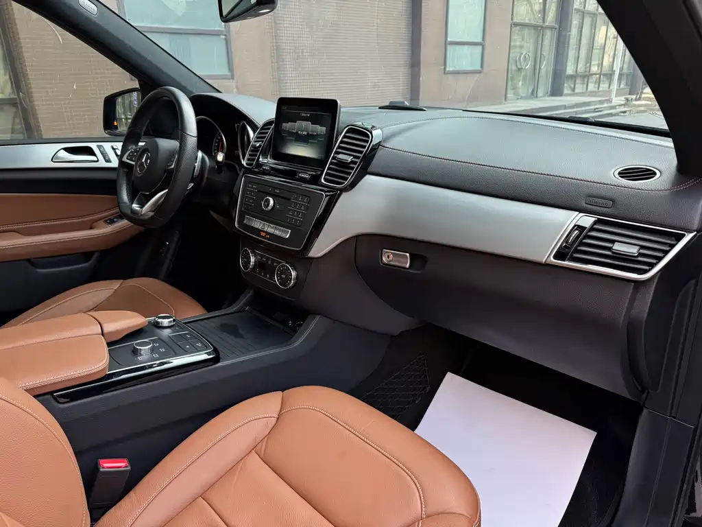 Mercedes-Benz GLE AMG 2017 — фото 9