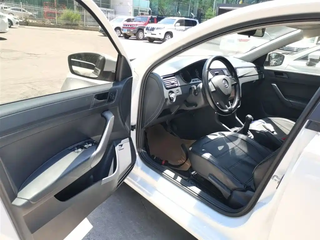Skoda Rapid 2023 — фото 16