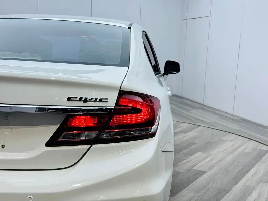Honda Civic 2015 — фото 20
