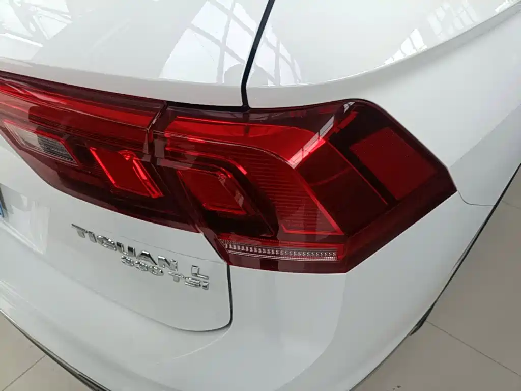 Volkswagen Tiguan L 2018 — фото 8