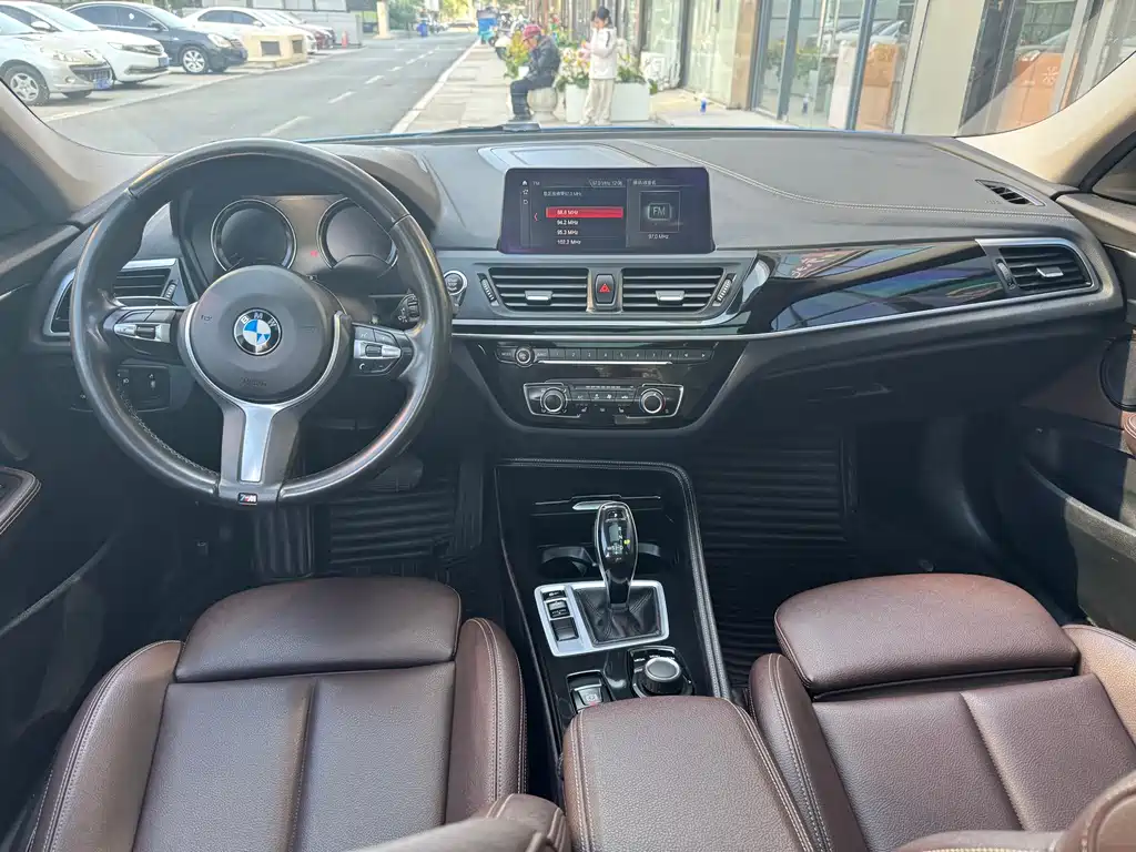 BMW 1 Series 2020 — фото 9
