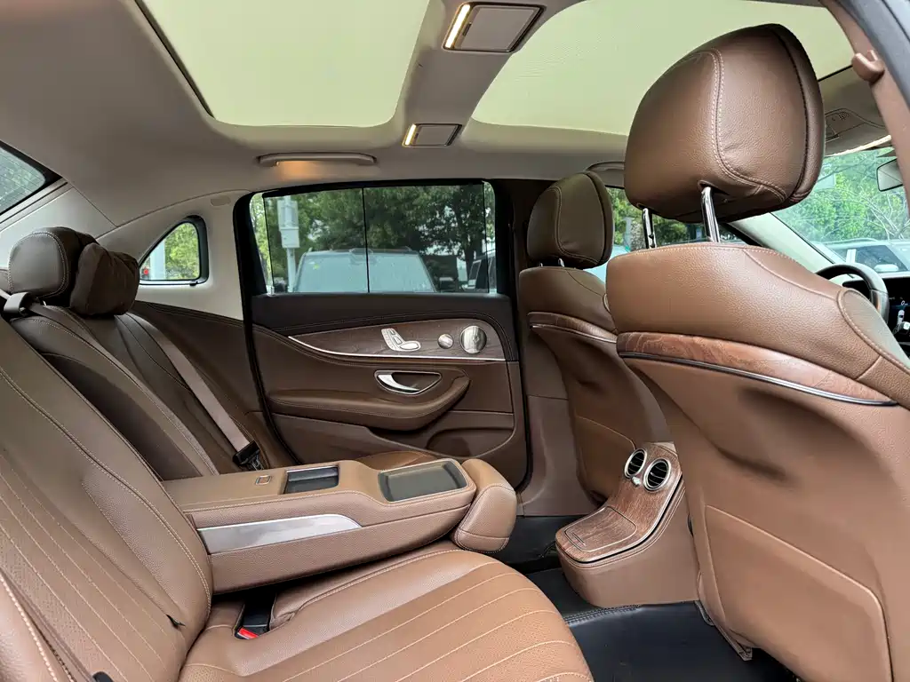 Mercedes-Benz E-Class 2023 — фото 14