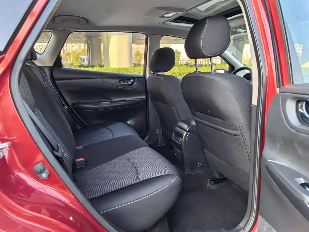 Nissan Tiida 2017 — фото 10