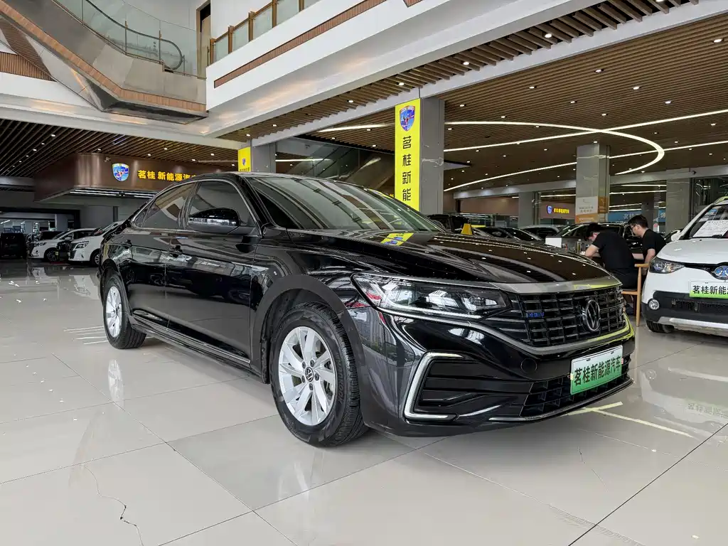 Volkswagen Passat PHEV 2023 — фото 3