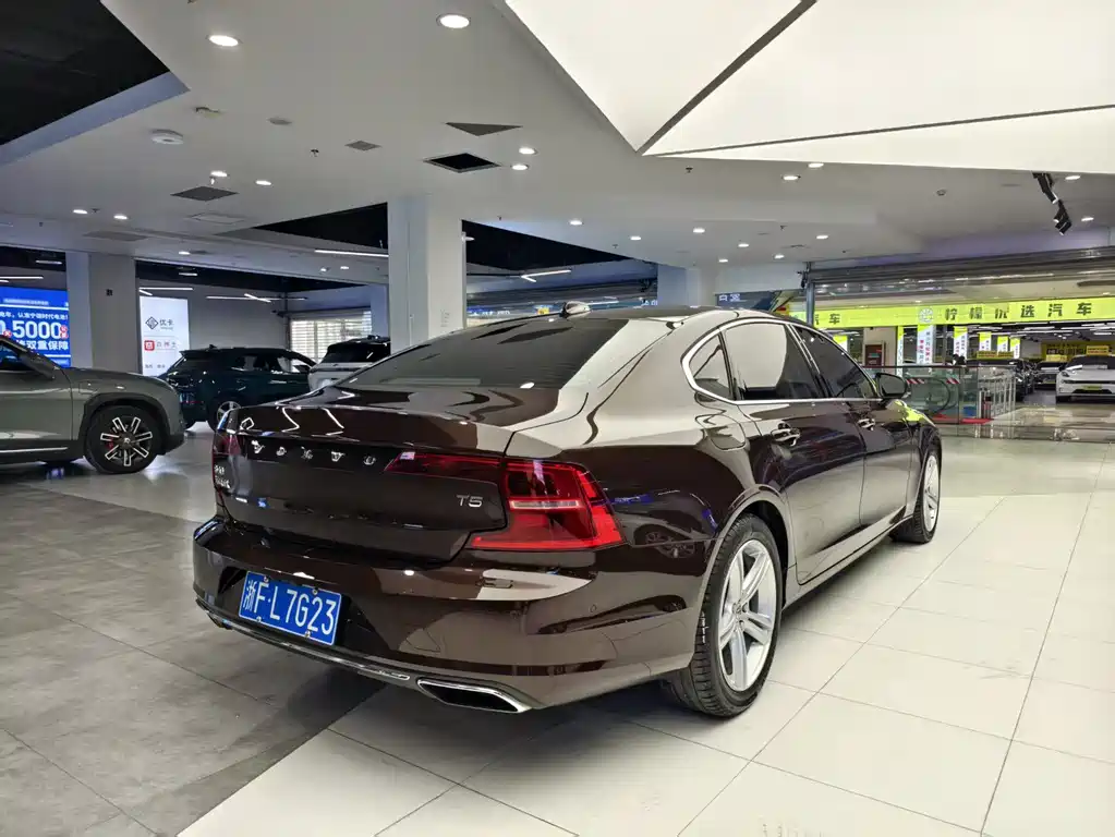 Volvo S90 2018 — фото 17