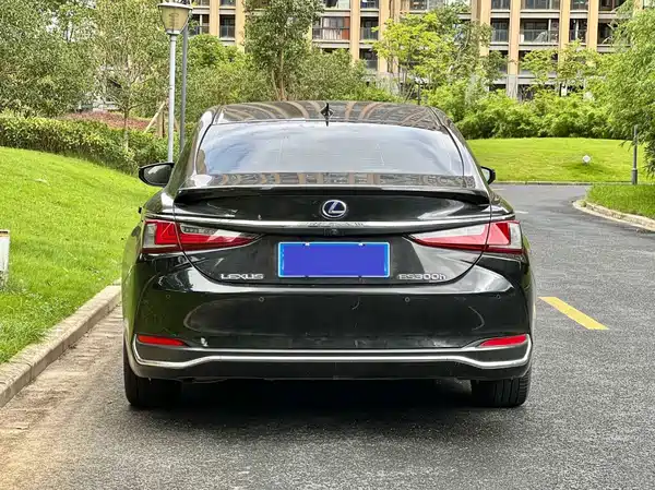 Lexus ES 2019