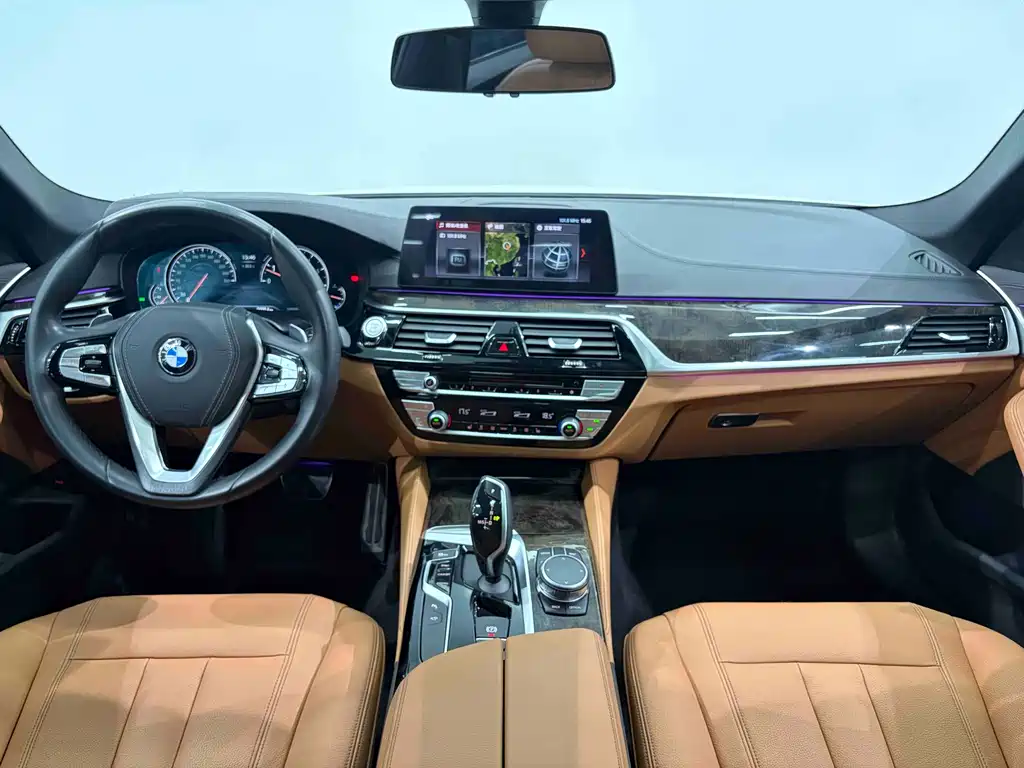 BMW 5 Series 2018 — фото 8