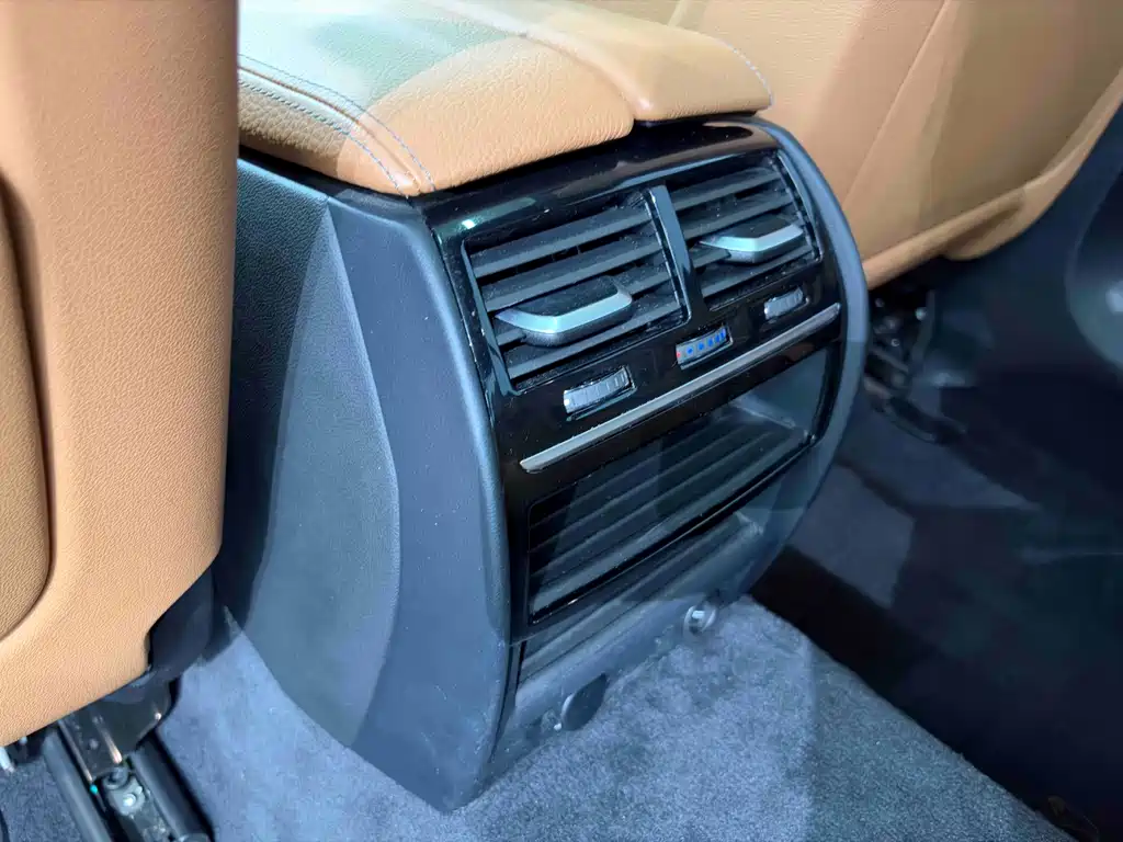 BMW 5 Series 2018 — фото 16