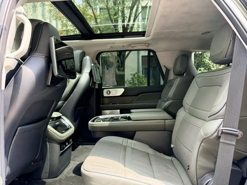 Lincoln Navigator 2023 — фото 18